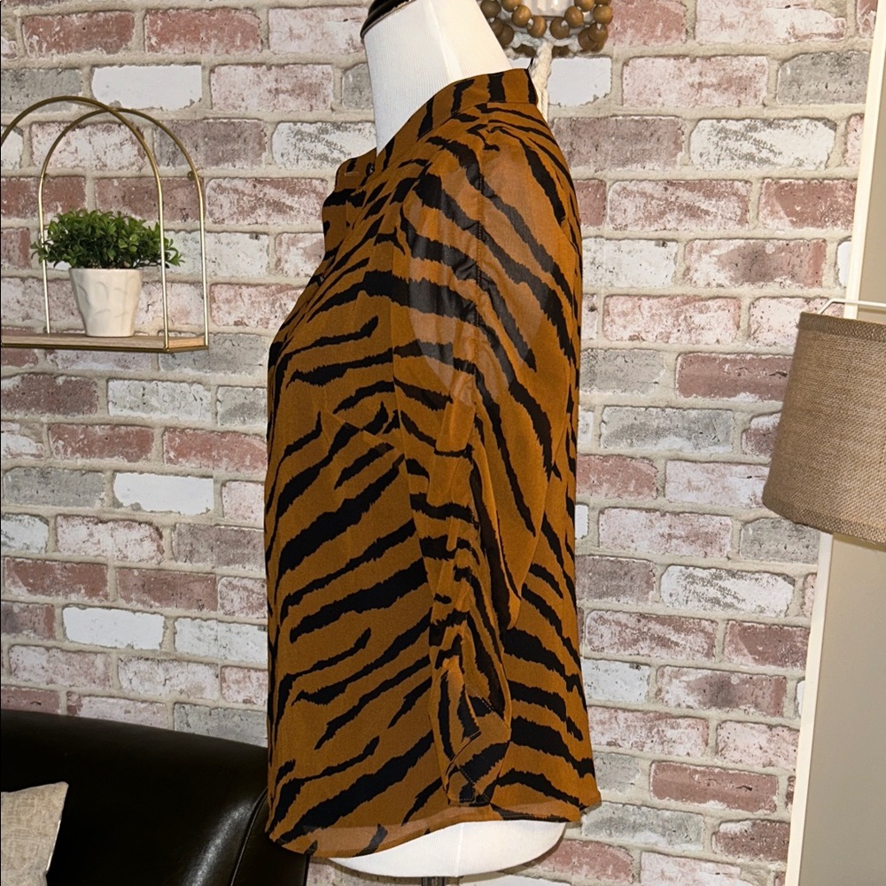 White House black market S Tiger Stripe Women's Top - Picture 9 of 13